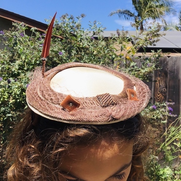 VINTAGE Rockabilly Fascinator Hat Feather Net Derby Wedding...